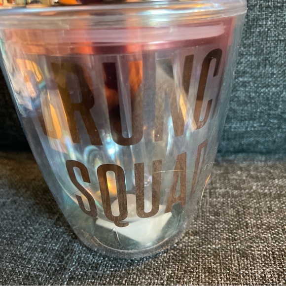 Slant Collections 10 ounce plastic drink cup with straw and copper colored lid. - Picture 2 of 7